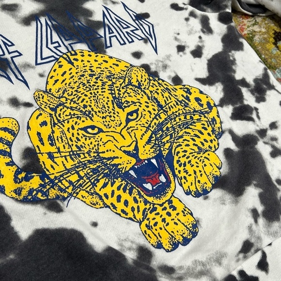 Women's Def Leppard Rock band Music Rock n Roll Crewneck Sweatshirt - Picture 4 of 7